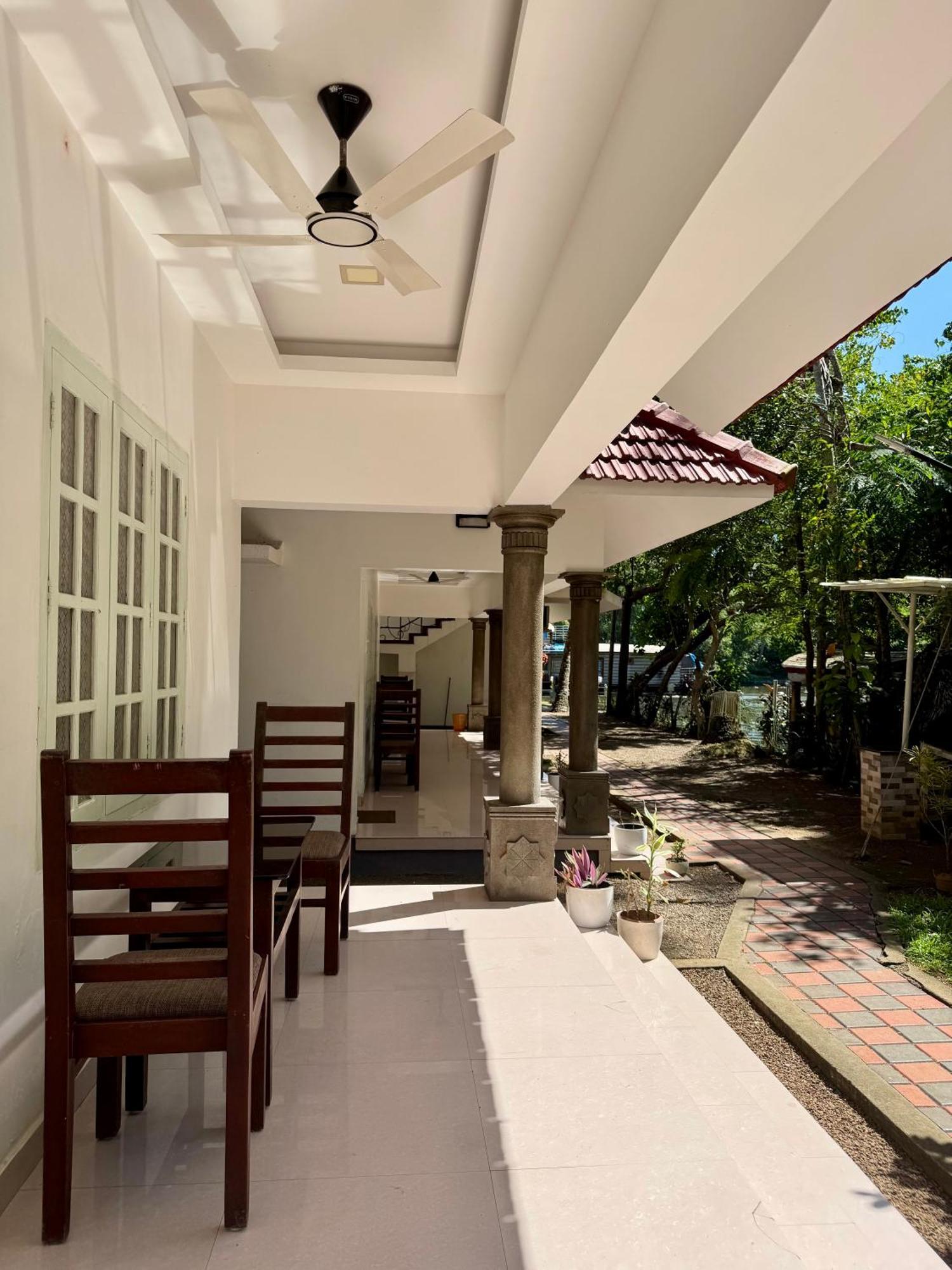 Chilanka Lake View Resort Alappuzha Exterior foto